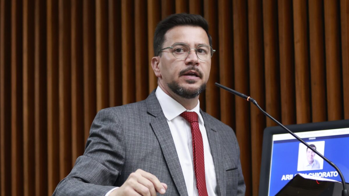 “Exigimos que todo estudante de Curitiba tenha o seu direito à educação garantido”, defende deputado Arilson